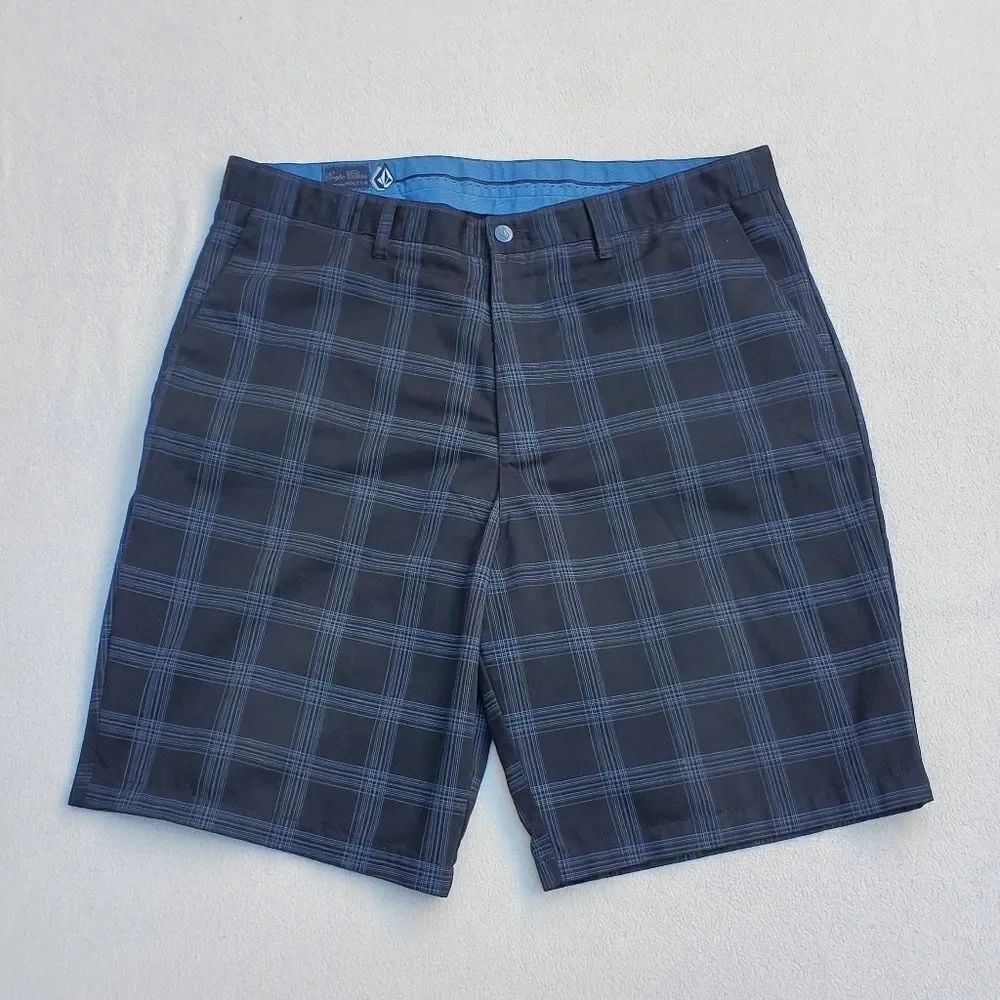 Volcom Plaid Black and Gray Shorts Size 40